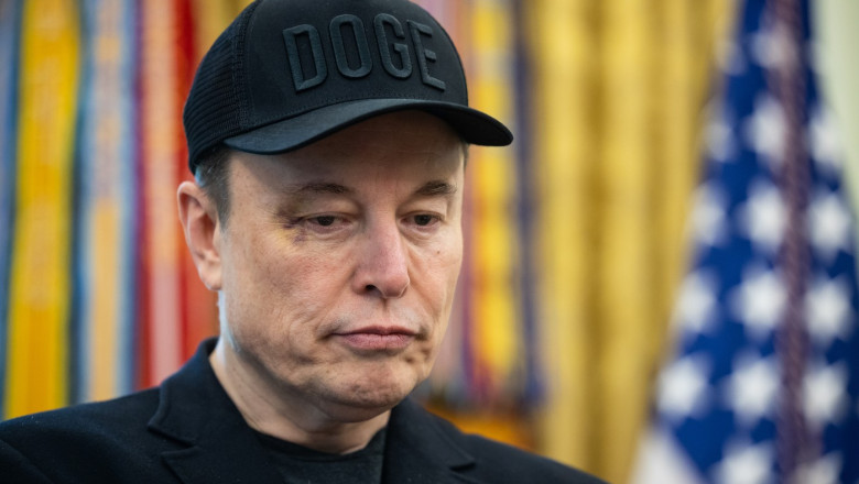 Elon Musk își intensifică implicarea în extrema dreaptă internațională și în politica britanică