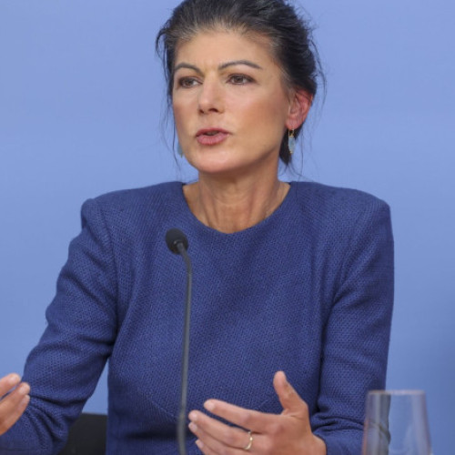 Sahra Wagenknecht renunță la conducerea partidului care îi poartă numele