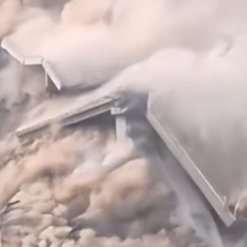 O parte din podul Hongqi s-a prăbușit în provincia Sichuan după alunecări de teren