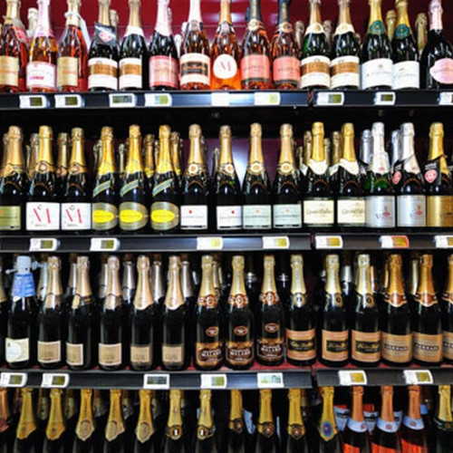 Românii investesc tot mai mult în produse de lux și confort prin comerț online