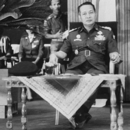 Indonezia acordă titlul de erou naţional fostului dictator Suharto