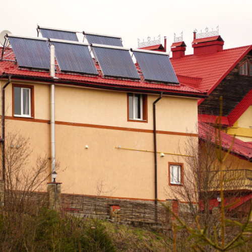 România permite comunităților locale să producă și să vândă energie electrică