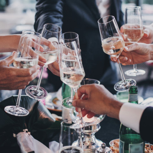 ANAF a început controale la proprietarii de mașini de lux și saloanele de evenimente