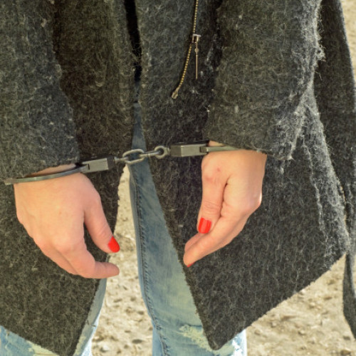 Femeie din Bistrița-Năsăud reținută pentru vânzarea ilegală a unei creme toxice