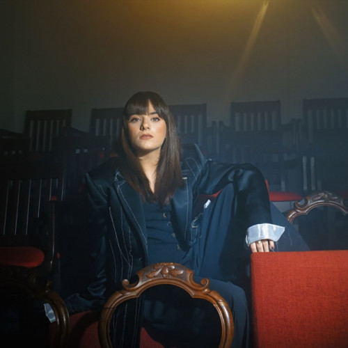 Alexandra Căpitănescu lansează single-ul „Stea căzătoare” inspirat din experiențe personale