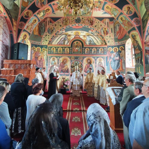 Om de afaceri din Botoșani rănit în biserică în timpul slujbei