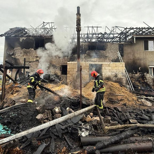 Incendiu distruge casa unei familii cu 10 copii în Voislova