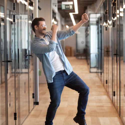 Ministerul Muncii propune prime pentru tineri și subvenții pentru angajatori, dar măsurile sunt contestate