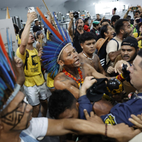 Protestatarii pătrund în zona conferinței COP30 de la Belém, Brazilia