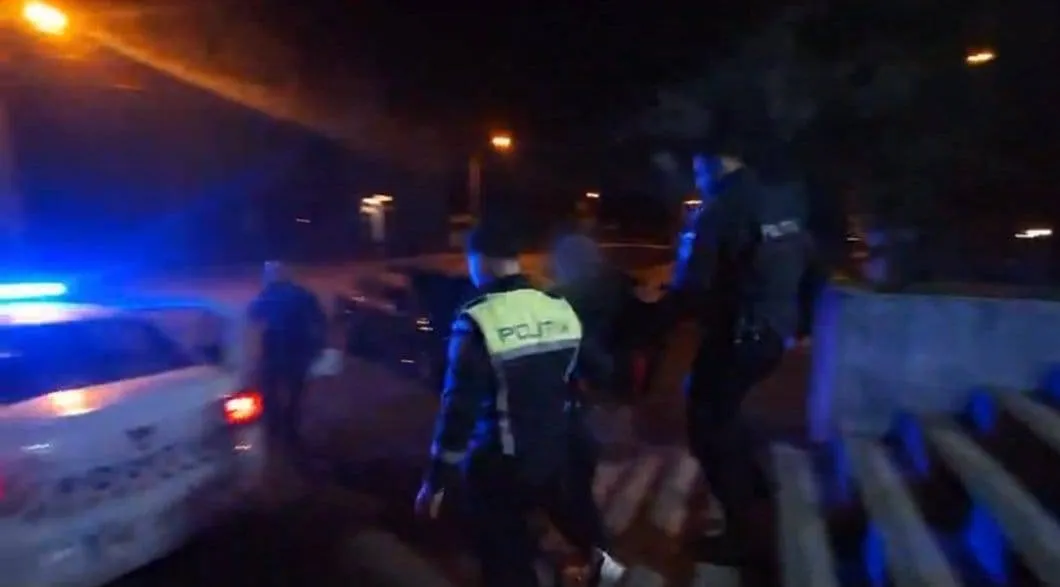 Tânăr fără permis prins după ce a furat și condus un autoturism în Craiova