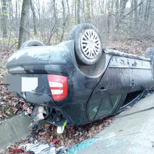 Botoșănean rănit după ce a pierdut controlul mașinii în curbă pe DJ 208 H