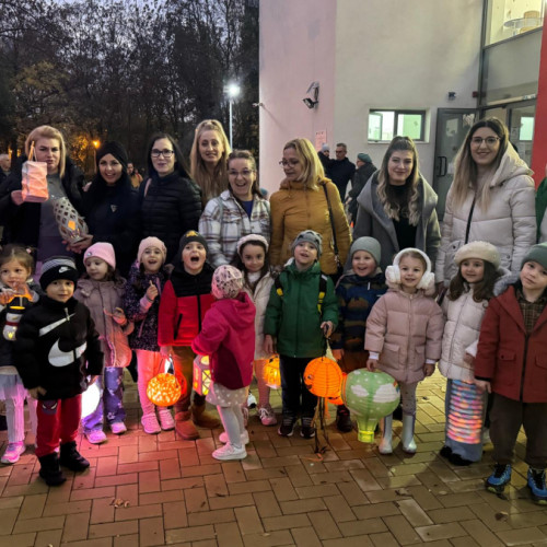 Copiii din Galați au luminat cartierul Țiglina II la sărbătoarea lampioanelor