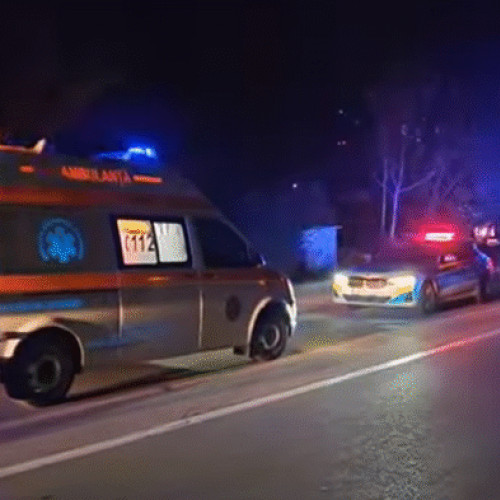 Intervenție dificilă a pompierilor la un accident cu autoturism căzut într-un canal în Slatina