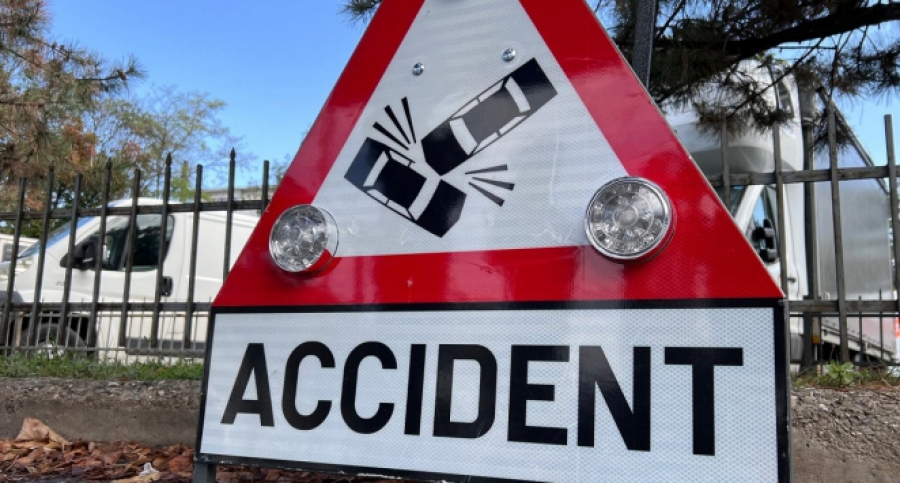 Accident rutier în Galați: un mopedist rănit și transportat la spital