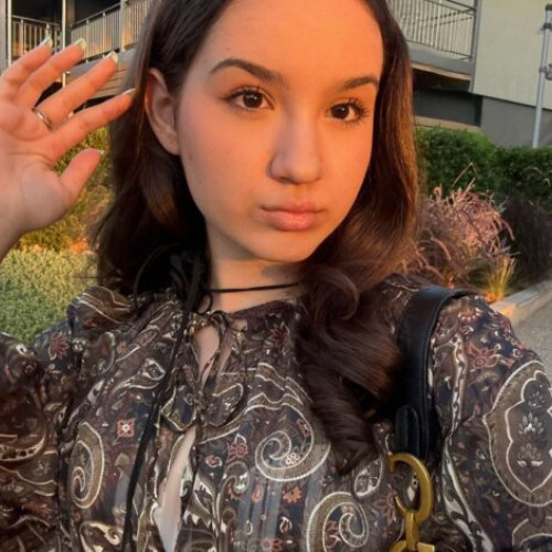 Alessia Ganea, elevă pasionată, aduce un suflu nou teatrului buzoian prin cronici literare