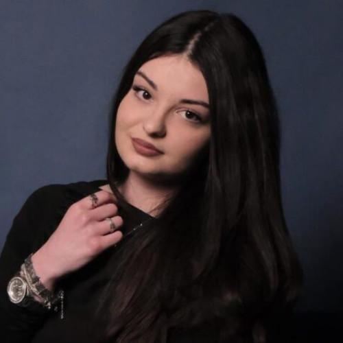 Bianca Cazan, elevă implicată și pasionată de psihologie și teatru la Colegiul Hasdeu