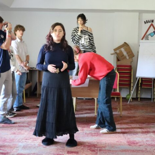 Hair Redivivus Buzău lansează proiect Erasmus+ despre inteligența artificială și responsabilitatea online