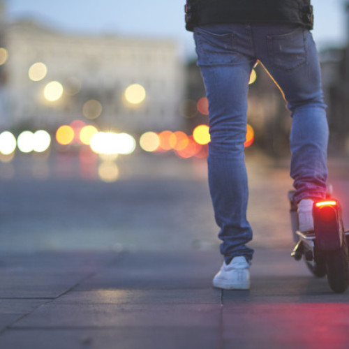 Legea RCA include acum asigurarea obligatorie pentru trotinete și biciclete electrice
