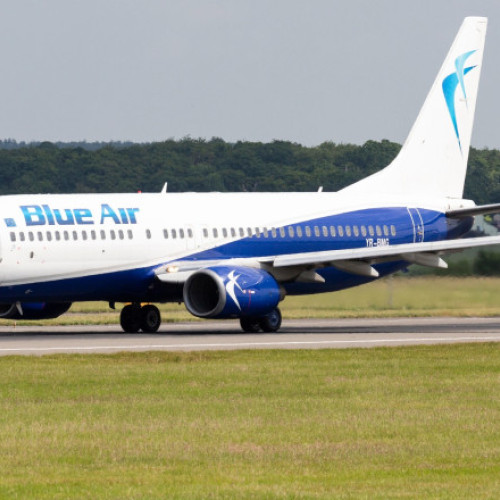 Trei cadre de avioane Blue Air, vândute pentru a fi transformate în hoteluri și restaurante