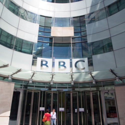 BBC își cere scuze lui Donald Trump pentru un montaj controversat din discursul din 6 ianuarie