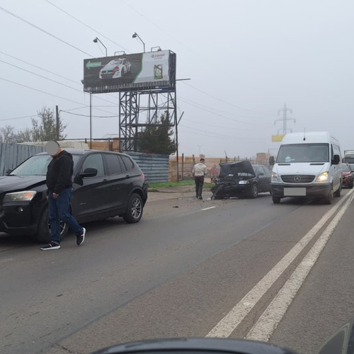 Accident cu trei mașini produce trafic îngreunat în zonă