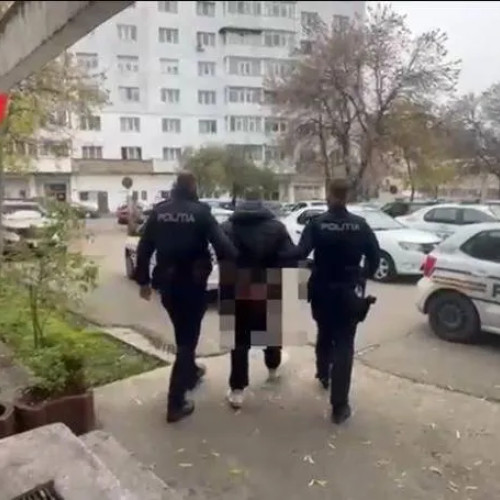 Bărbat reținut după ce a folosit acte false pentru a obține telefoane în Craiova