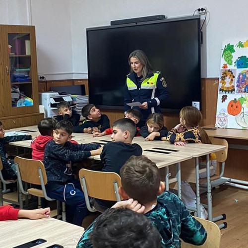 Polițiștii din Caraș-Severin au desfășurat o activitate educativă la Școala Gimnazială nr. 2 Bocșa