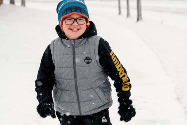 Campanie umanitară pentru a oferi haine de iarnă copiilor nevoiași