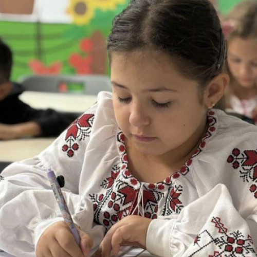 Ambasada Ucrainei dezminte reducerea școlilor românești din regiunea Cernăuți