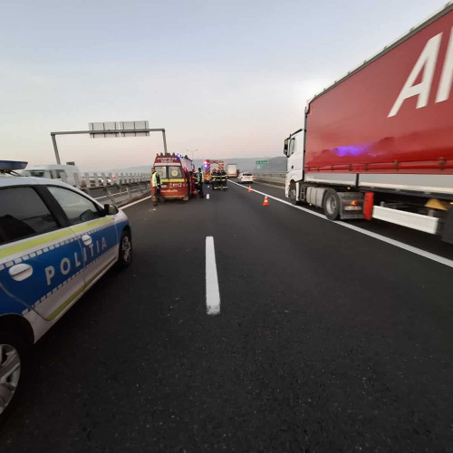 Accident cu autocamion pe Autostrada A1 în zona Sebeș, o persoană rănită