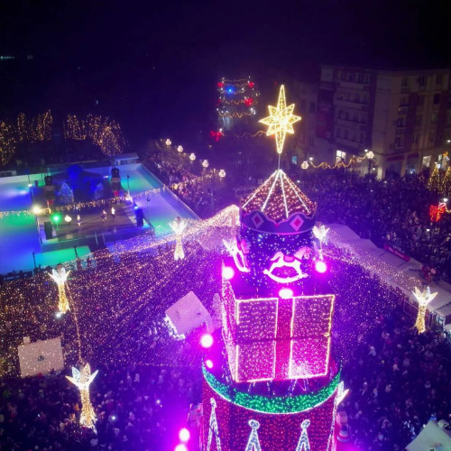 Târgul de Crăciun din Craiova a fost inaugurat cu mii de vizitatori așteptați