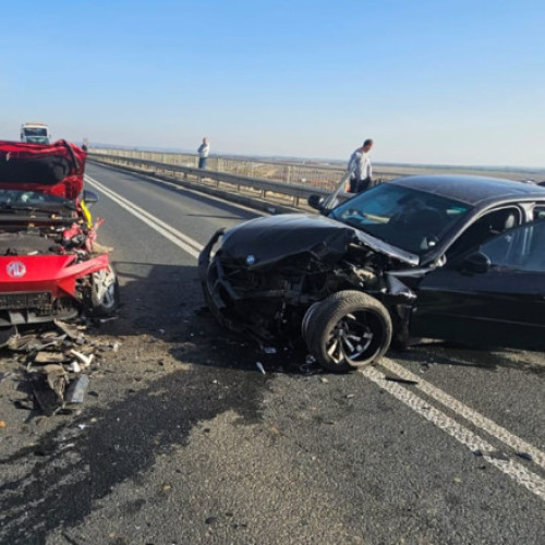 Accident fatal pe DN6 în Timiș după coliziunea frontală cu o ambulanță privată
