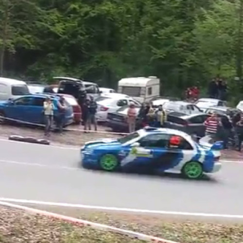 Un automobil a lovit mulțimea la un derby în Australia, 13 persoane au fost rănite