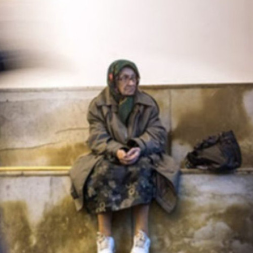 Peste jumătate dintre seniorii din orașe se confruntă cu singurătatea în România