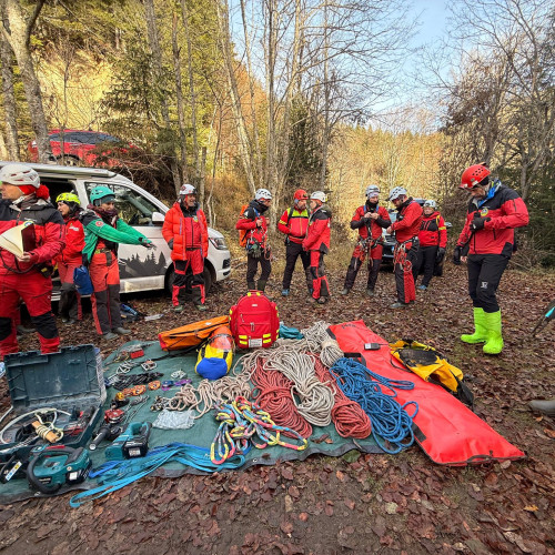 Exercițiu de salvare montană în canionul Tamina, cu speologi accidentați