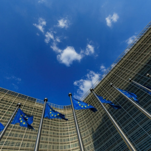 Comisia Europeană prognozează creștere economică lentă și deficit ridicat pentru România