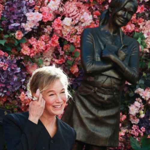 O statuie a personajului Bridget Jones, dezvelită în Leicester Square la 25 de ani de la primul film