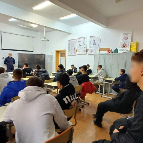 Elevii din Însurăței, avertizați asupra riscurilor traficului de droguri și persoane