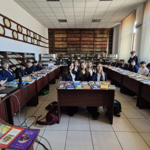 Peste 300 de cărți donate Școlii Gimnaziale din Mânzălești de elevii Colegiului Hasdeu