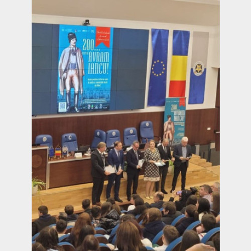 Diplome acordate elevilor și cadrelor didactice pentru promovarea lui Avram Iancu