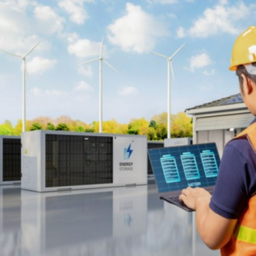 Ministrul Bogdan Ivan lansează un program de stocare a energiei de 150 milioane de euro