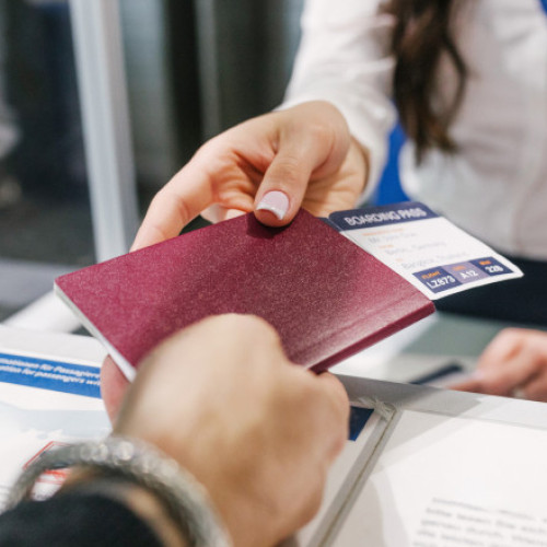 Românii preferă destinații exotice pentru vacanțele de iarnă, prețurile cresc semnificativ