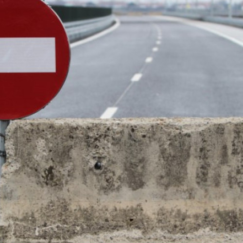Se închide traficul pe un tronson al străzii Brățării din Sector 3, din cauza construcțiilor ilegale peste magistrala de gaze