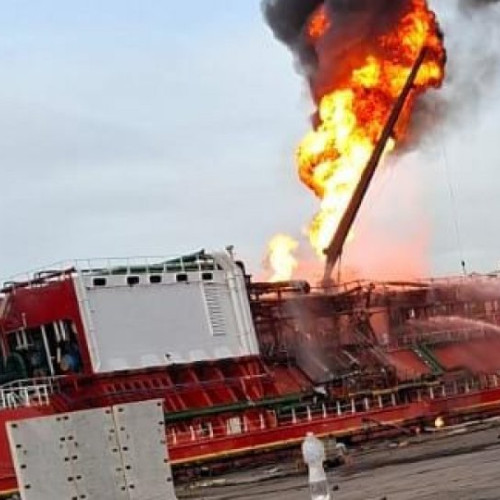 Evacuare din cauza riscului de explozie la o navă încărcată cu GPL lângă Ceatalchioi