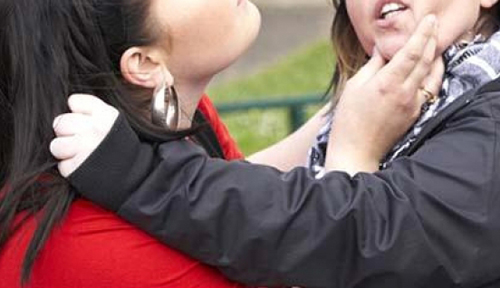 Soțiile a doi interlopi celebri din Brăila, implicate într-un conflict stradal