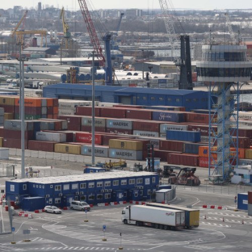 Incendiu la instalația unei macarale din Portul Constanța, pompierii intervin