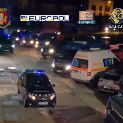 Descinderi în România și Italia la o grupare de exploatare sexuală condusă de patru familii