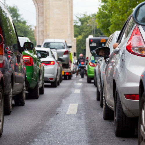 Mașinile vechi și poluante vor plăti impozite mai mari din 2026