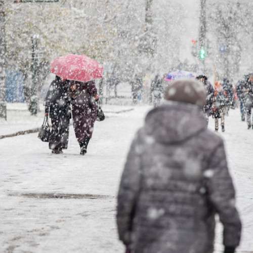 Strat consistent de zăpadă în zona montană și temperaturi în creștere după valul de frig