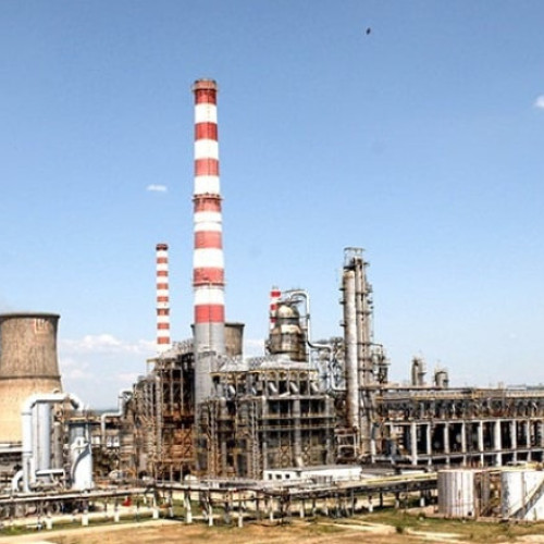Statul renunță la preluarea directă a rafinăriei Lukoil-Petrotel, schimbă strategia